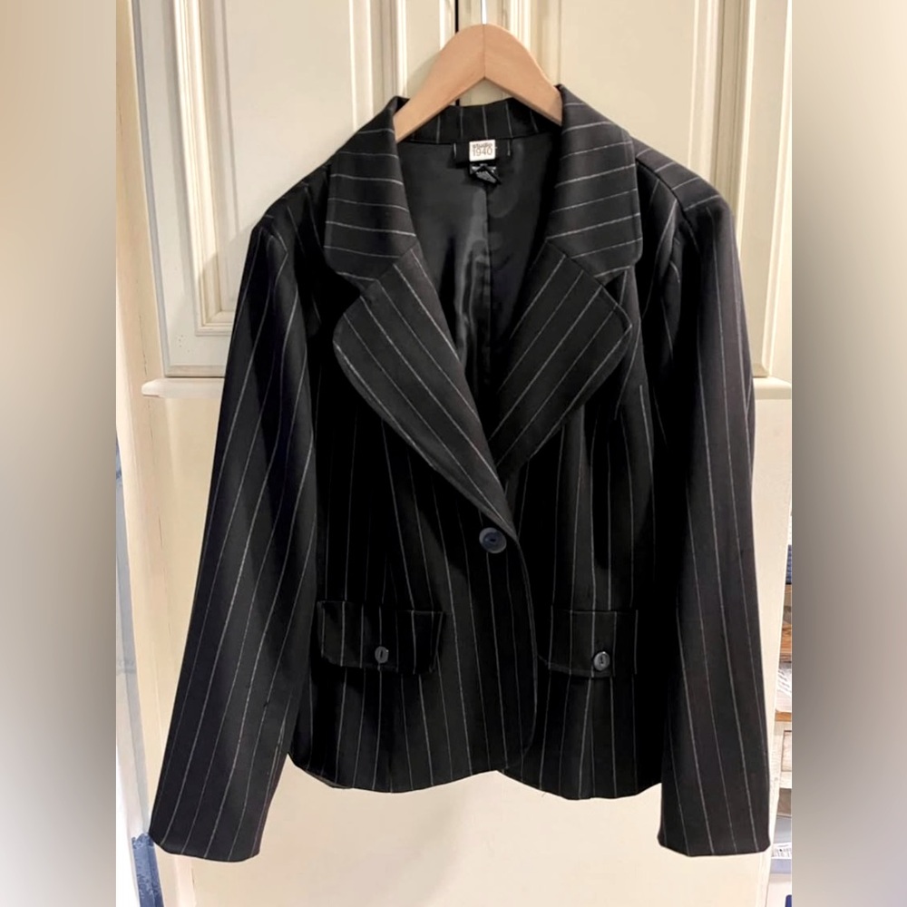 Studio 1940 Black with white pinstripe blazer. Size 16W